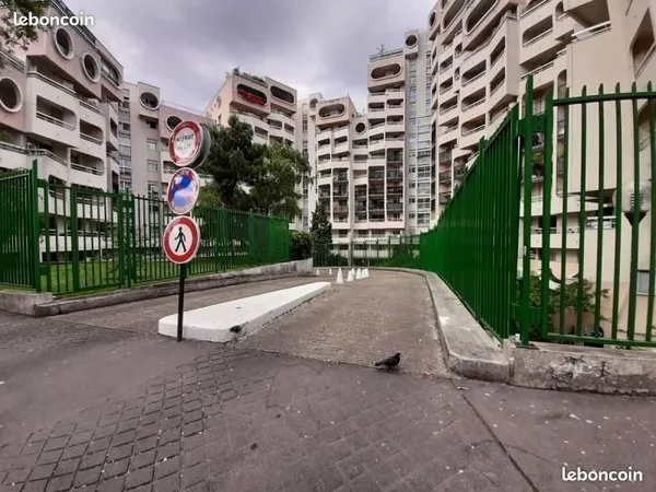 Parking rue de l'Ourcq, Paris 19