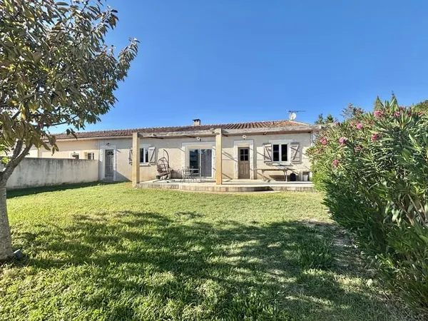 À VENDRE - MAISON HABITATION AVEC BUREAUX ET HANGAR
