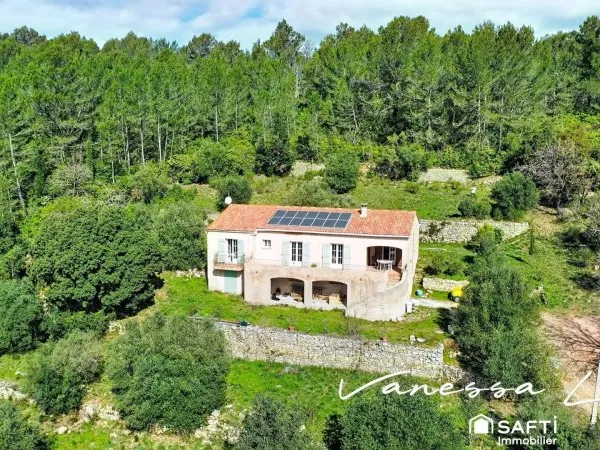Maison avec vue exceptionnelle - Environnement privilégié sur les hauteurs de Besse-sur-Issole