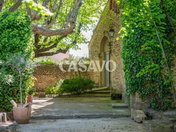 Vente Maison 12 pièces de 1000m² - 13410 Lambesc