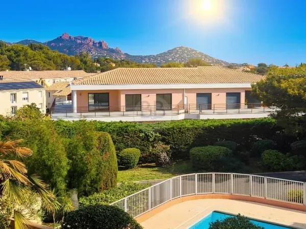 EXCLUSIVITE A vendre 2 pièces en rez-de-jardin résidence ave