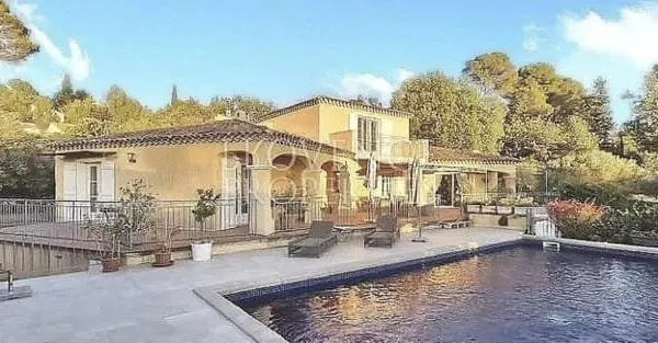 Panorama D'exception : Prestigieuse Villa T7 à St-Antonin-du-Var