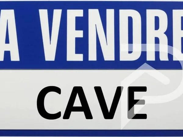 Cave 26.5m2 rue commerçante