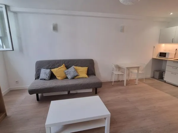 Loue studio meublé rénové à neuf
