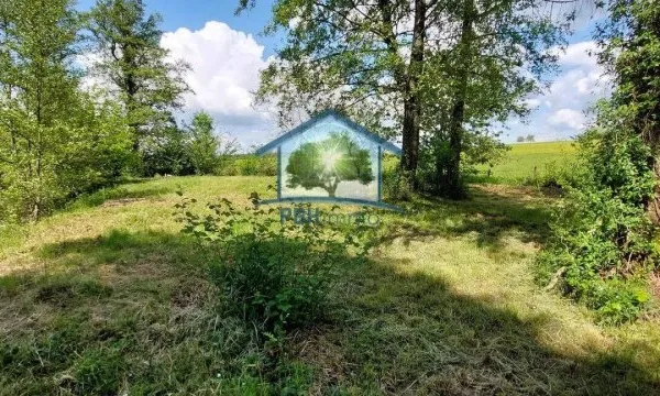 Terrain 1758 m²