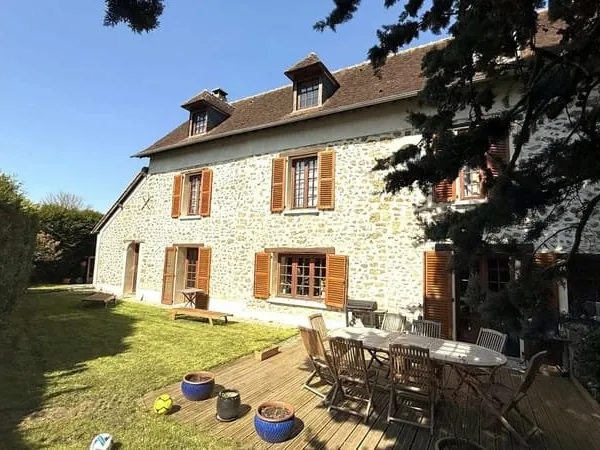 MAISON de 8 pièces de 193 m² FORT POTENTIEL