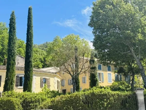 A 30 min d'Aix en Provence Bastide provençale du XVIIIème