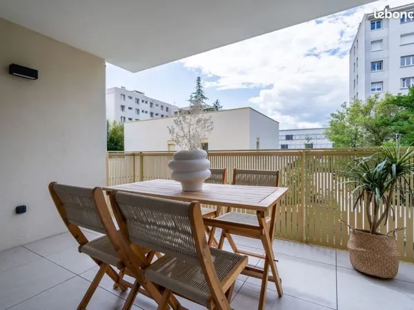 Appartement 3 pièces (73 m²) avec loggia sur jardin intérieur