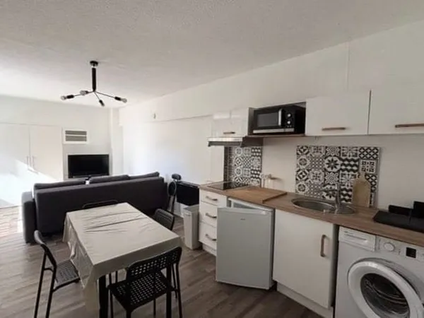 Studio 1 pièce 28 m²