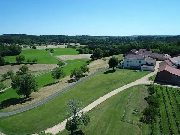 Propriété agricole exceptionnelle avec maison en pierre et vue imprenable