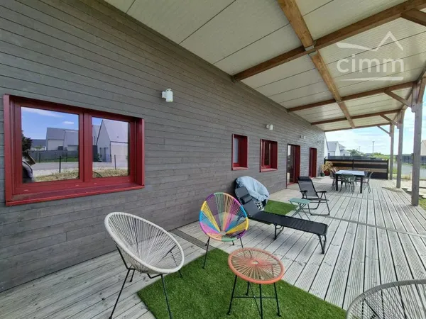 À VENDRE – MAISON CONTEMPORAINE EN BOIS À SAINT-DYÉ-SUR-LOIRE
