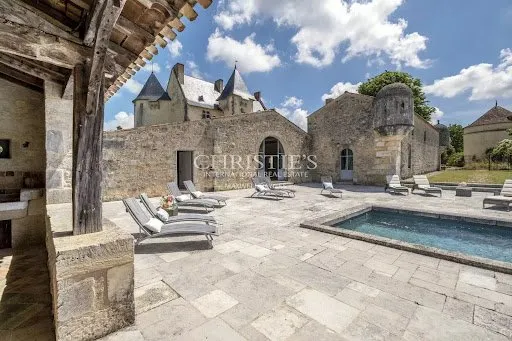 Château 18 pièces 1494 m²