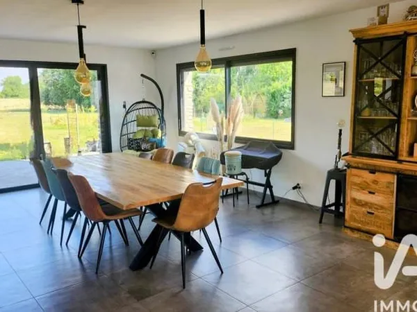 Maison 12 pièces 375 m²