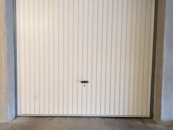 Garage fermé à vendre