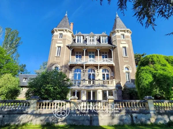 PUY DE DOME, CENTRE DE CHATELGUYON, VILLA ART DECO EN PARFAIT ET