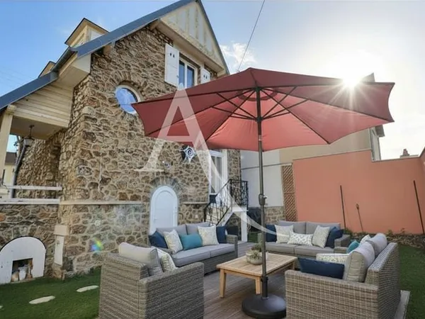 Magnifique maison familiale individuelle de charme et de choc, 3 chambres, 2 salles de bains, sous-s
