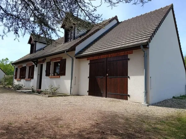 Belle maison avec garage et terrasse