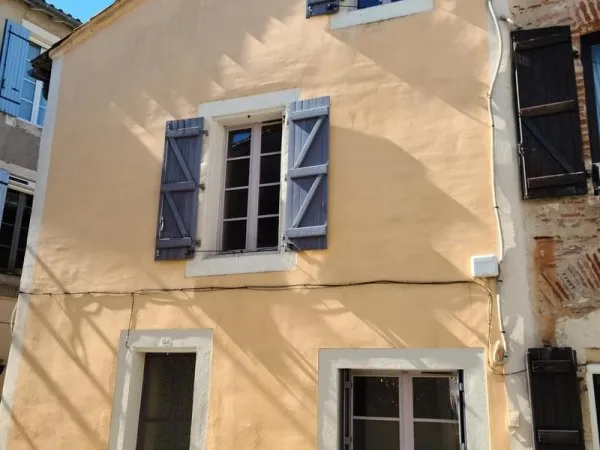 Maison de charme, rénovée, au calme.