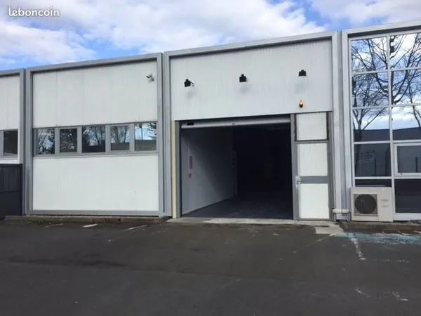 A louer local indépendant activité/dépôt/bureaux - Bondoufle
