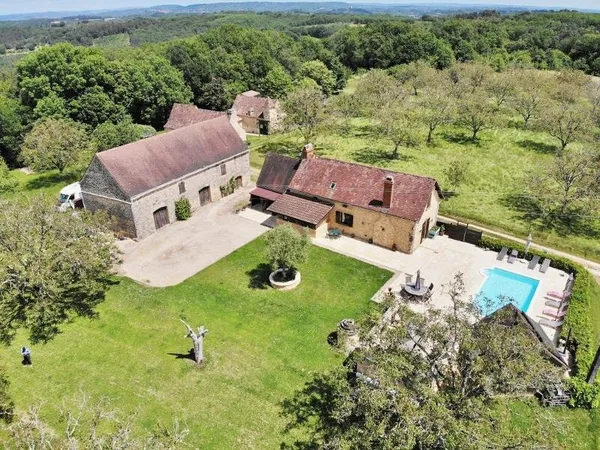 Sur Les Hauteurs De La Vallee De La Dordogne, Superbe Maison En Pierre Avec Grange Et Piscine