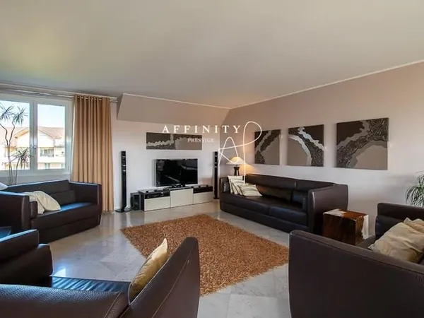 Appartement 7 pièces 212 m²