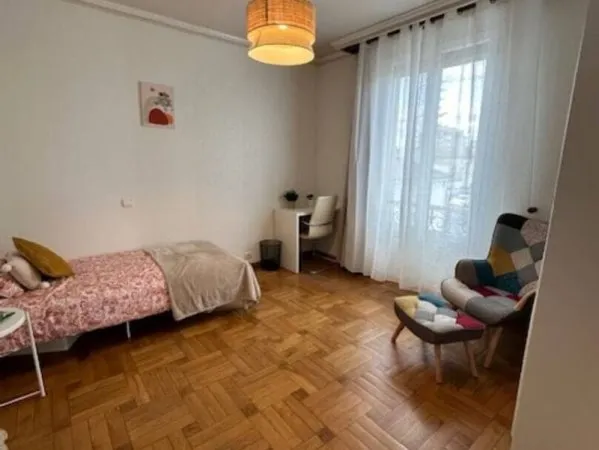 Appartement 6 pièces 12 m²