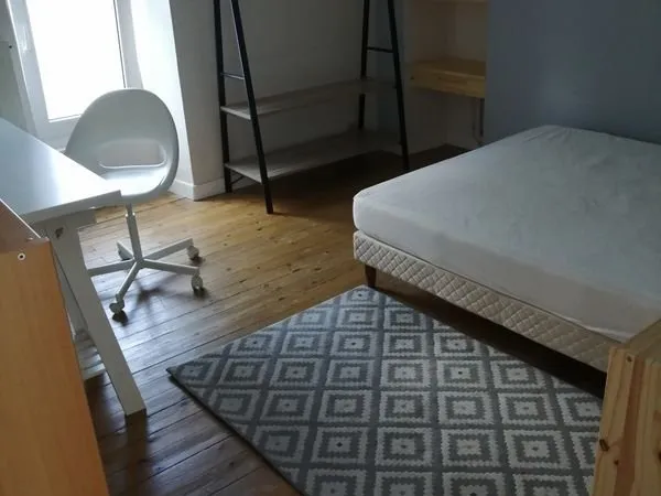 A louer chambre meublée pour étudiant gare nord (72)