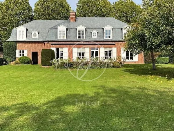 Maison 7 pièces 260 m²