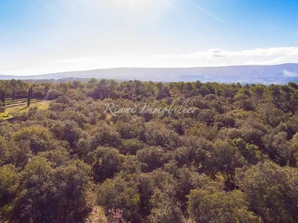 A vendre, Luberon, Gordes, superbe terrain de 11 950 m² non constructible en zone naturelle