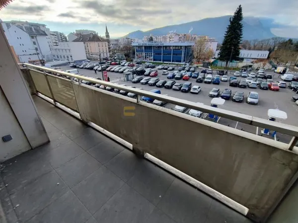 ANNEMASSE - Appartement T3 de 87,17 m² avec cave et garage