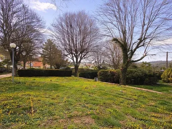Terrain Plat arboré a 5mns de Lourdes