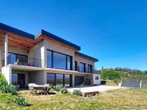 Maison 7 pièces 244 m²