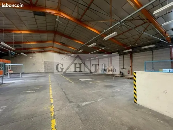 Local industriel 1 892 m²