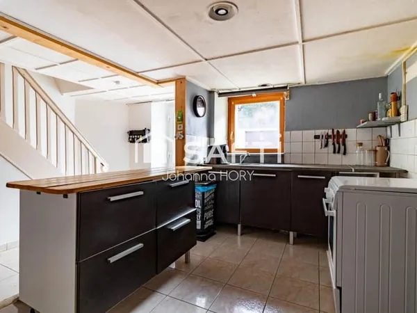 Maison mitoyenne à rénover 216 m2 à Fort potentiel