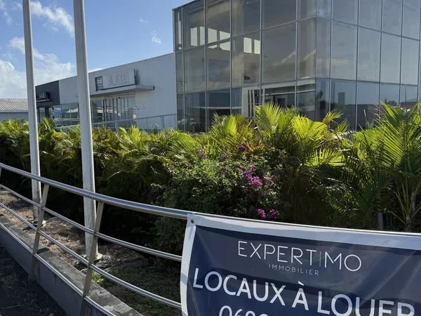 Local 3235 m² Baie-Mahault