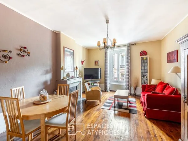 Appartement ancien en plein centre avec jardin, caves et grenier