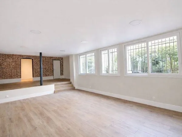 Bureaux 77 m²