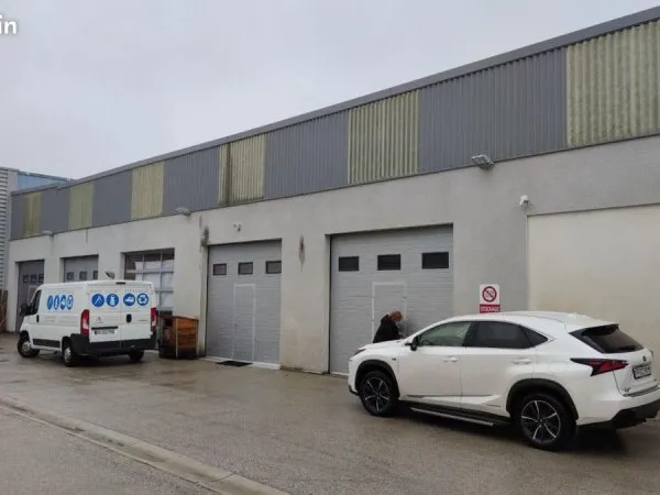 Local industriel 92 m²