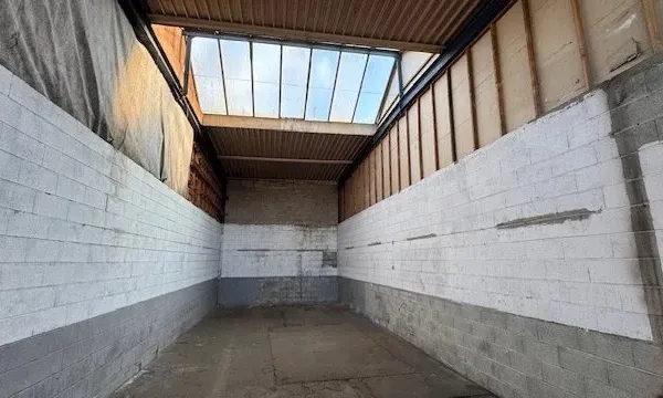 Local 1 pièce 150 m²