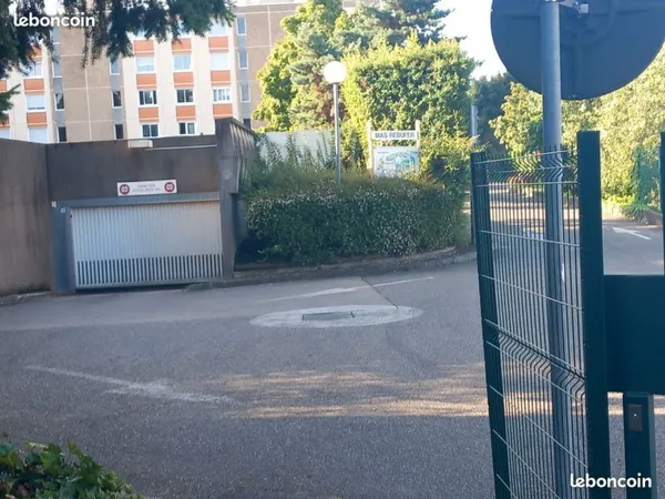 Vente Garage sécurisé Bron