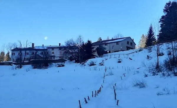 Maison 10 pièces 705 m²
