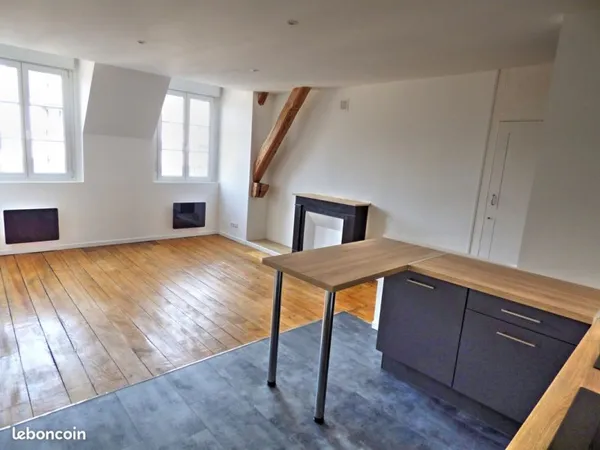 Agréable T2 situé dans la boucle, proche de toutes commodités