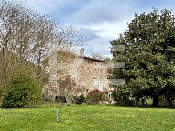 MAISON DE CARACTERE CEVENOLE RENOVEE DE 304M² A LASALLE