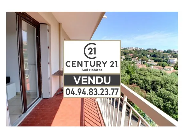 VENTE - SAINT-RAPHAËL - PROCHE CENTRE VILLE ET COMMERCES - T3 de 58.26m2 avec parking et cave