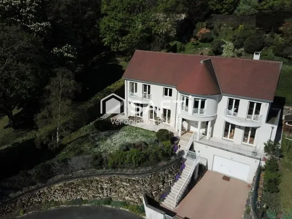 Maison 6 pièces 238 m²