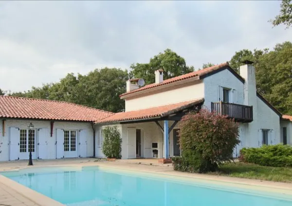 Vends Propriété de charme, plain-pied, 290m², rénovée, bourg de Sautron (44) terrain de plus de 5000