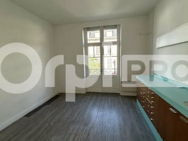 Bureaux 150 m²