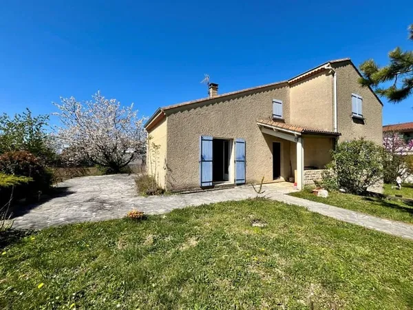 Centre ville - Villa avec 141 m2 avec jardin et sous sol com