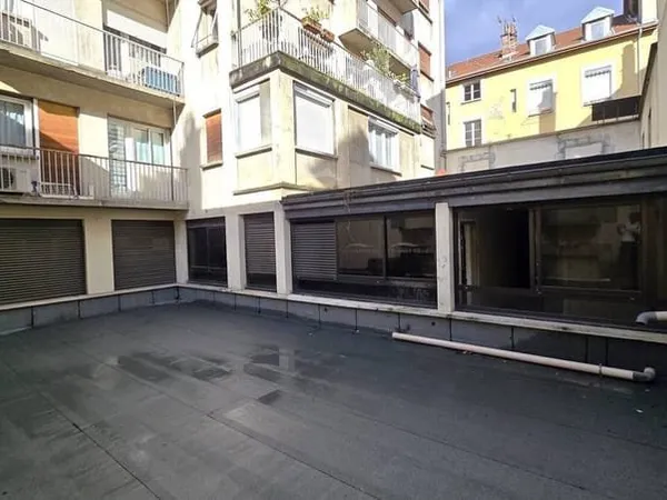 Commerce 310 m²