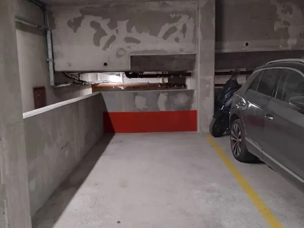 Parking à Vincennes, avenue du Petit Parc